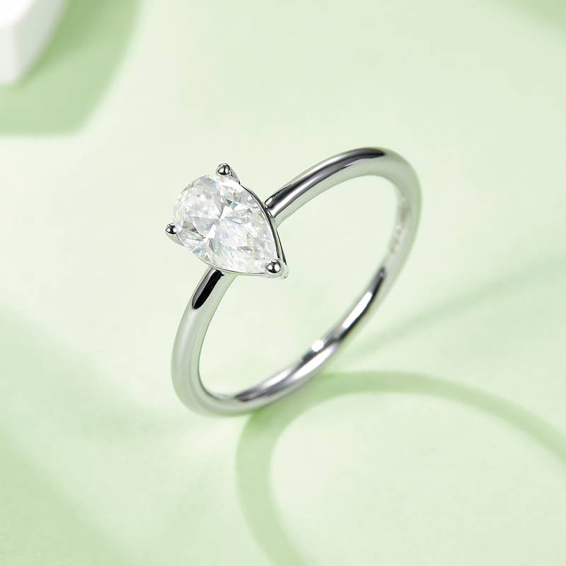Classic梨形S925银镀白金MoissaniteWomen's Ring1.0ctD级